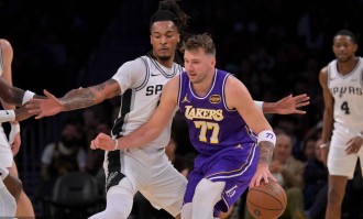 NBA杯-东契奇35分詹姆斯19+15 湖人不敌马刺