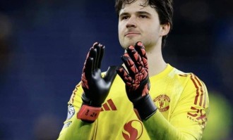 持续闪耀！2100万欧新门神撑起曼联半边天，铁拳砸碎球队门线危机